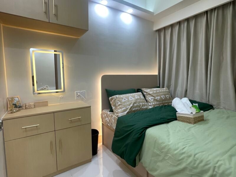 Yellow Garnet @ Shore 3 Residences by JBCo