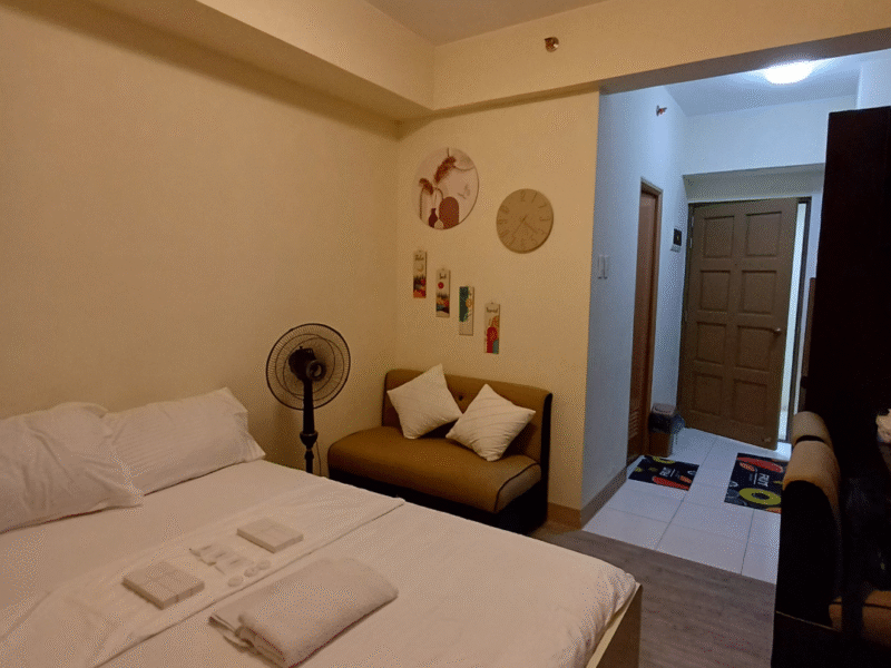 Studio Unit - Fully Furnished in Milan Residences by Triple J Staycation