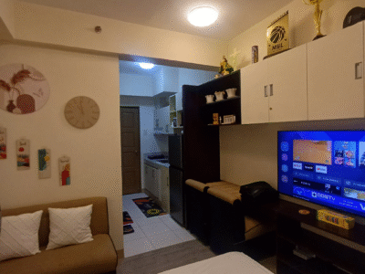 Studio Unit - Fully Furnished in Milan Residences by Triple J Staycation